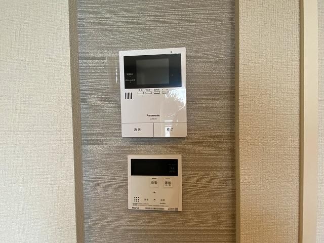 �y�Z�L�����e�B�z�@