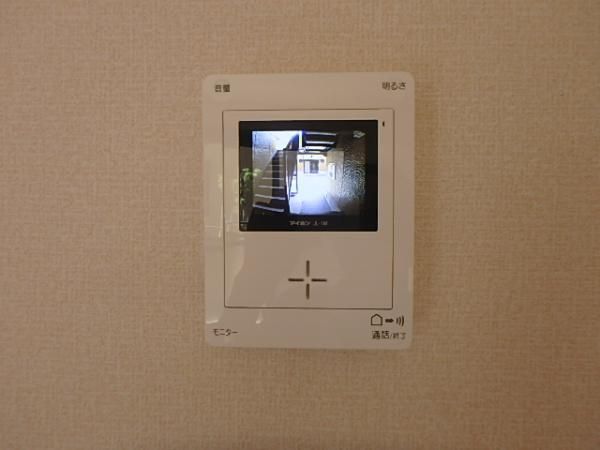 �y�Z�L�����e�B�z�@