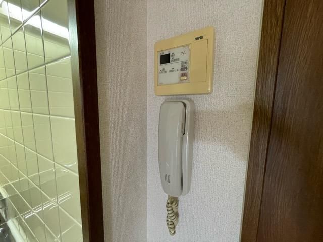 �y�Z�L�����e�B�z�@