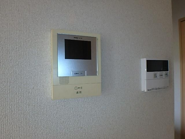 �y�Z�L�����e�B�z�@