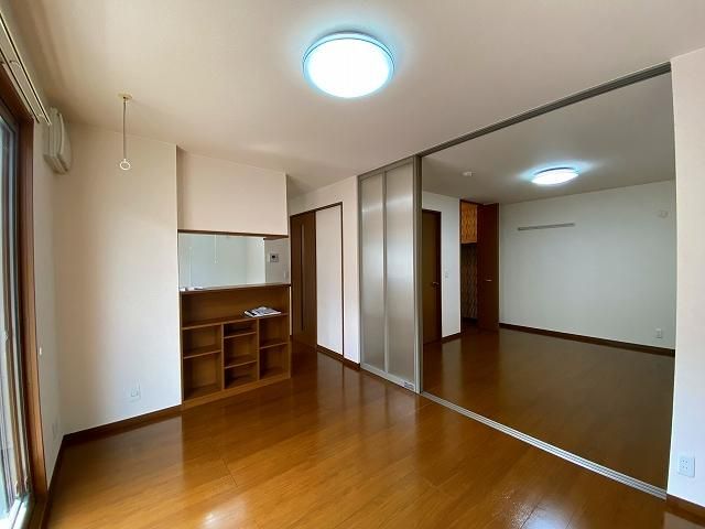 �y���ԁE���r���O�z�@���J�E���^�[�L�b�`�����f�G�ȋ�Ԃ�n��܂���