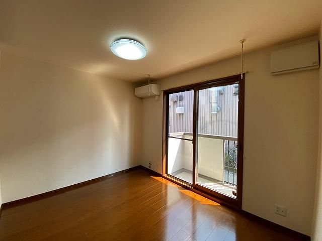 �y�����E���r���O�z�@