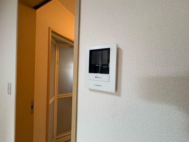 �y�Z�L�����e�B�z�@