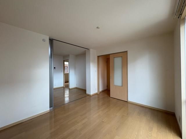 �y�����E���r���O�z�@