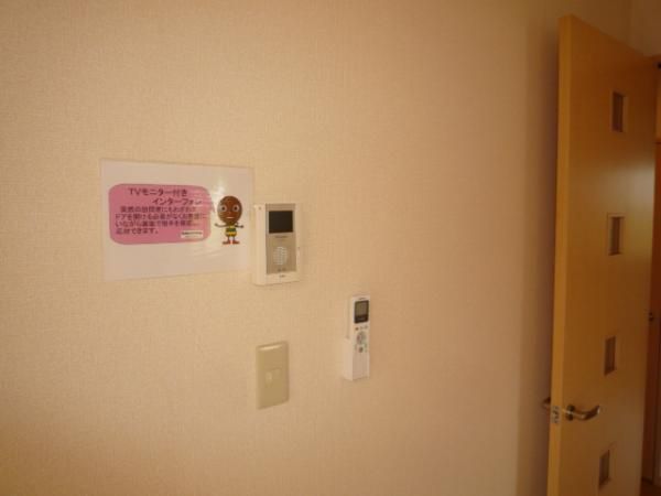 �y�Z�L�����e�B�z�@