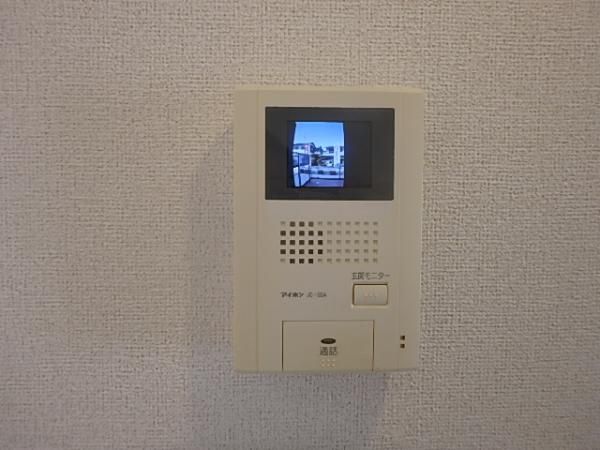 �y�Z�L�����e�B�z�@