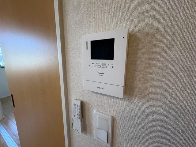 �y�Z�L�����e�B�z�@