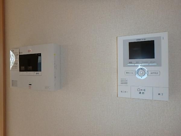 �y�Z�L�����e�B�z�@