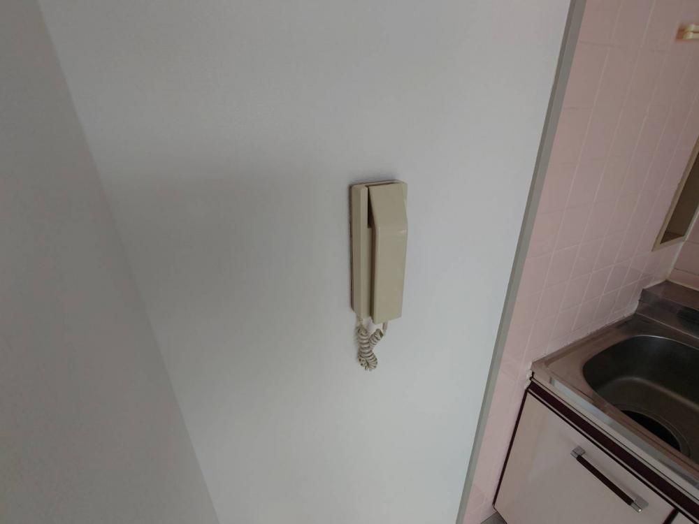 �y�Z�L�����e�B�z�@