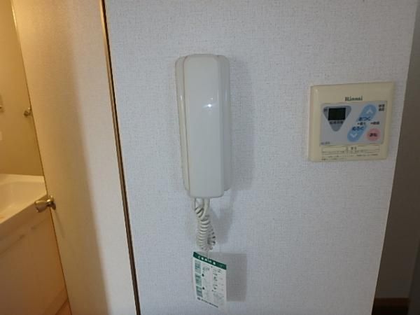 �y�Z�L�����e�B�z�@