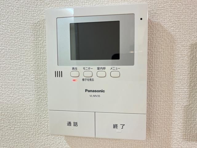 �y�Z�L�����e�B�z�@