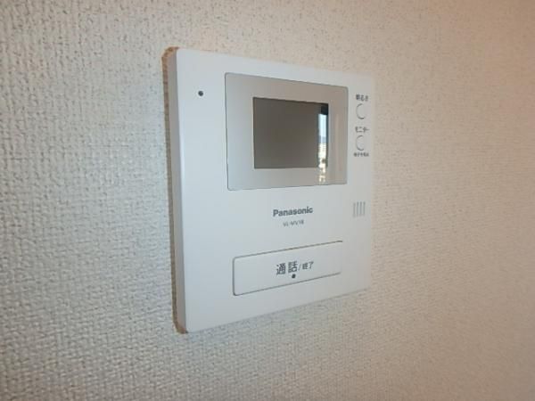 �y�Z�L�����e�B�z�@