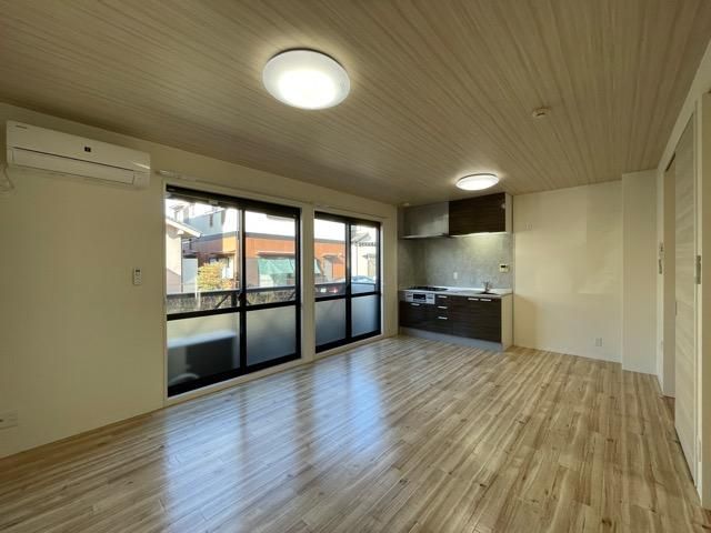 �y�����E���r���O�z�@