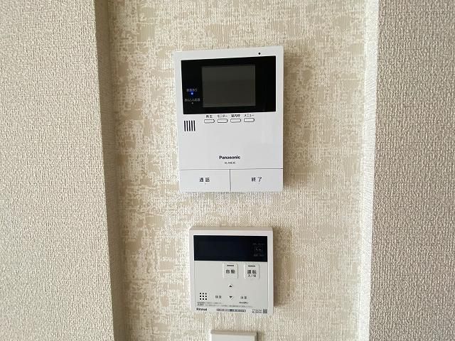 �y�Z�L�����e�B�z�@