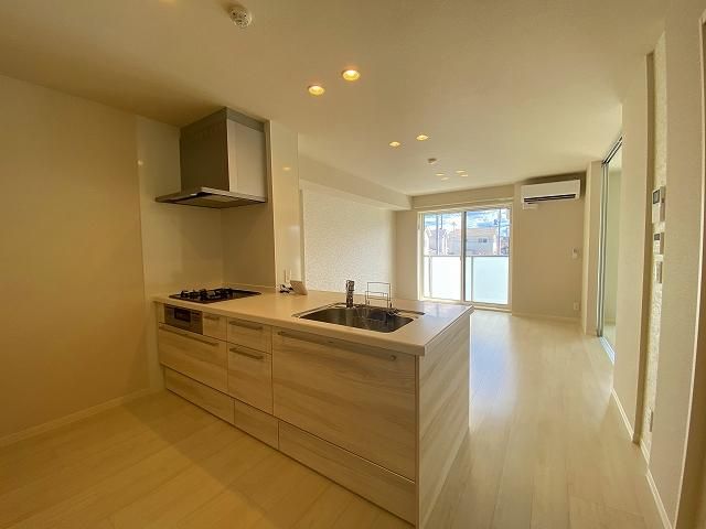 �y�����E���r���O�z�@