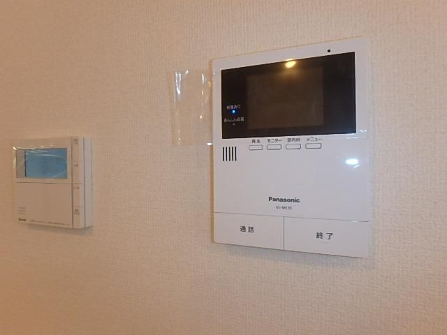 �y�Z�L�����e�B�z�@