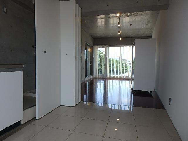 �y���ԁE���r���O�z�@