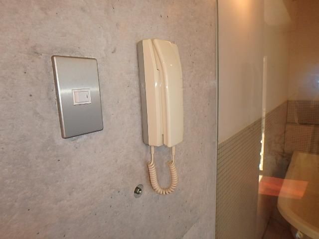 �y�Z�L�����e�B�z�@