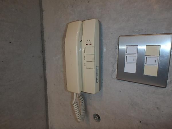 �y�Z�L�����e�B�z�@