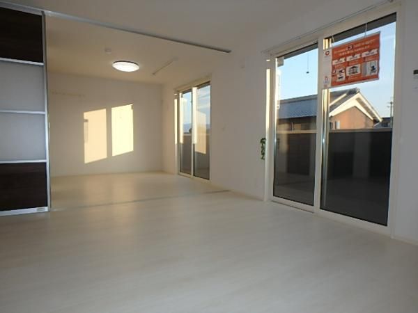 �y�����E���r���O�z�@