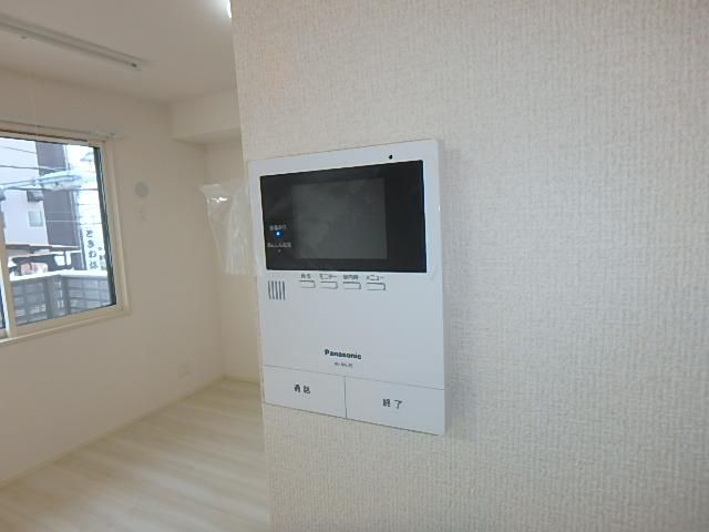 �y�Z�L�����e�B�z�@