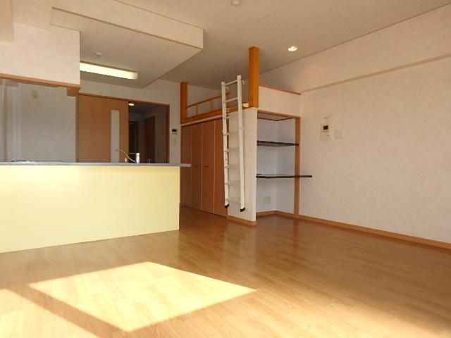 �y���ԁE���r���O�z�@���J�E���^�[�L�b�`�������́�