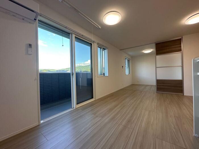 �y�����E���r���O�z�@