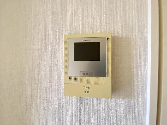 �y�Z�L�����e�B�z�@