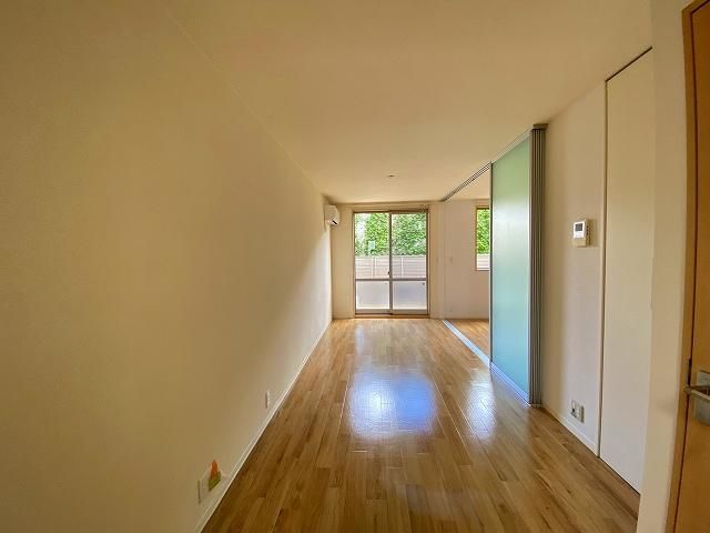 �y�����E���r���O�z�@