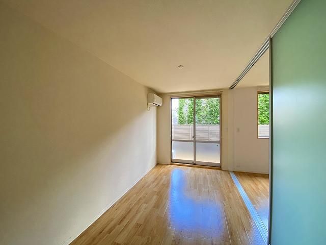 �y�����E���r���O�z�@