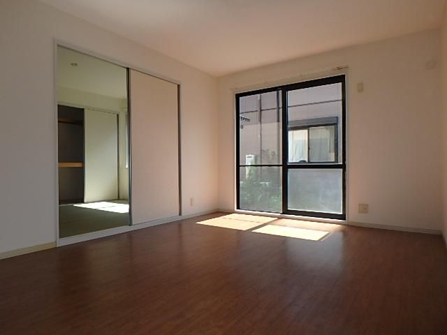 �y���ԁE���r���O�z�@