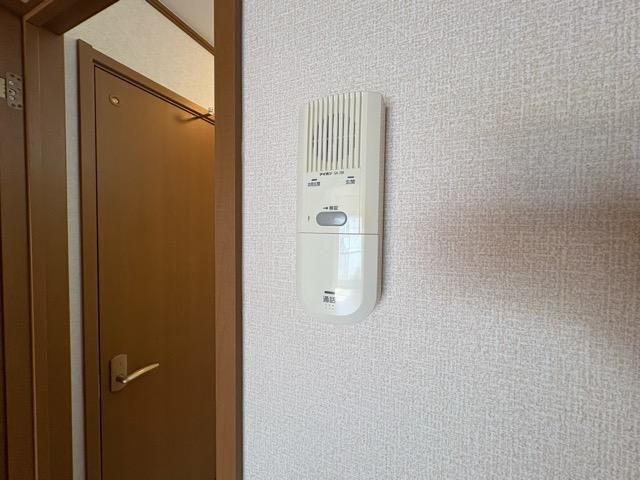 �y�Z�L�����e�B�z�@