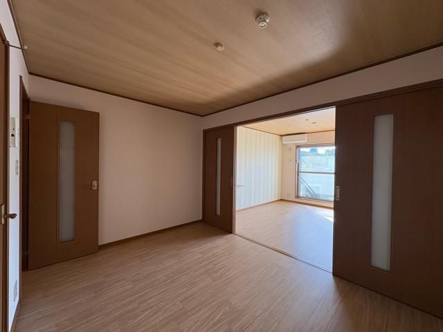 �y�����E���r���O�z�@