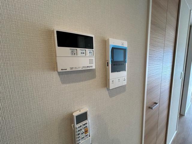 �y�Z�L�����e�B�z�@