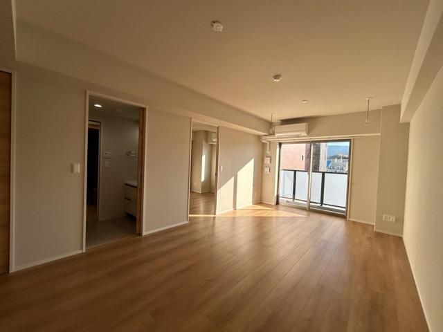 �y�����E���r���O�z�@