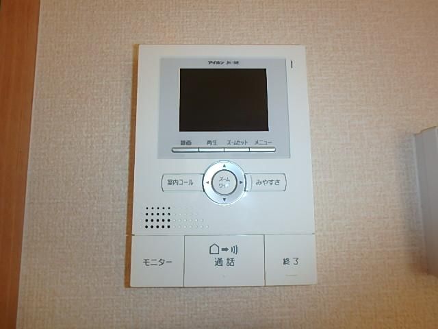 �y�Z�L�����e�B�z�@