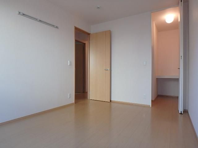 �y�����E���r���O�z�@