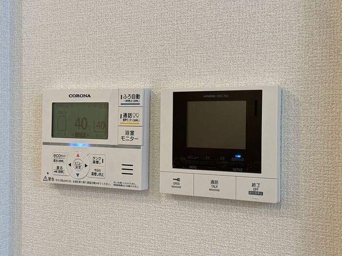 �y�Z�L�����e�B�z�@