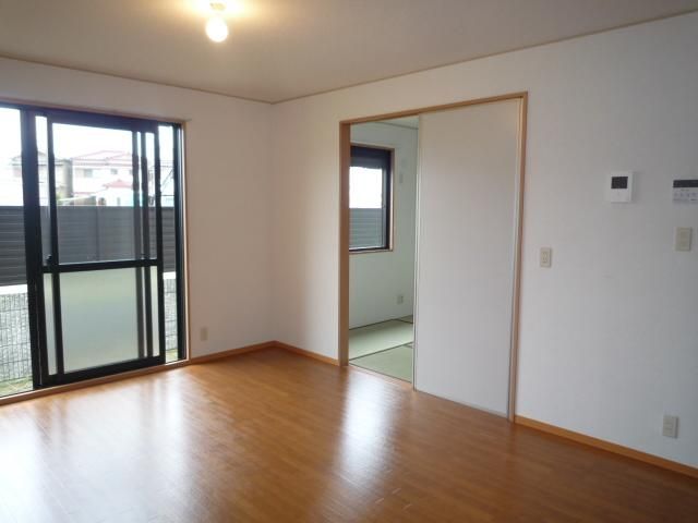 �y���ԁE���r���O�z�@