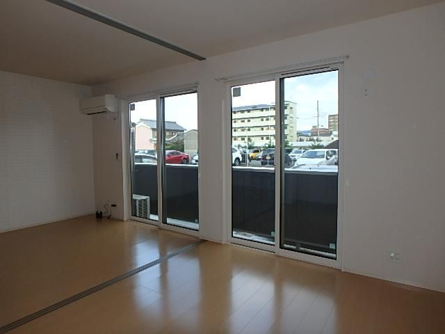 �y�����E���r���O�z�@