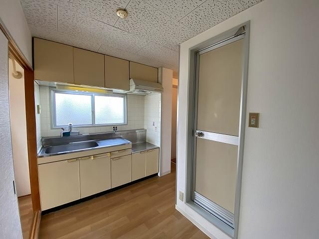 �y�L�b�`���z�@