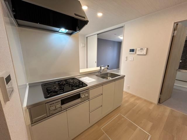 �y�����E���r���O�z�@