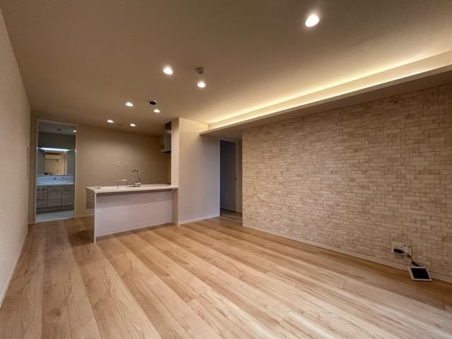 �y�����E���r���O�z�@