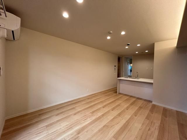 �y�����E���r���O�z�@