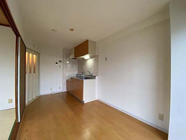 �y���ԁE���r���O�z�@