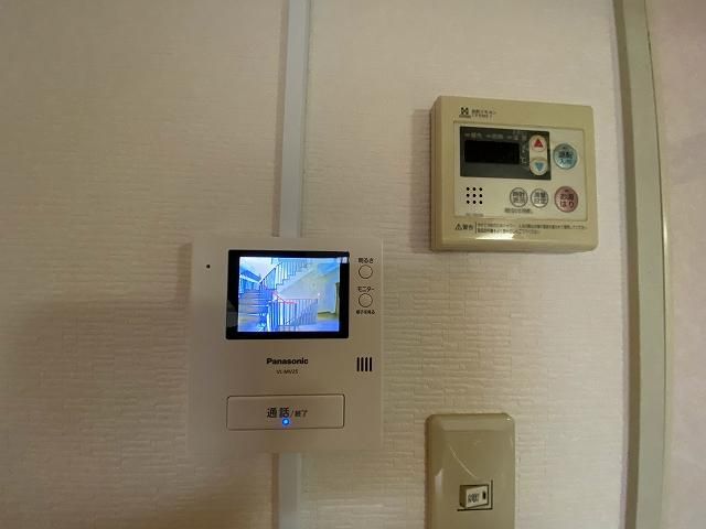 �y�Z�L�����e�B�z�@