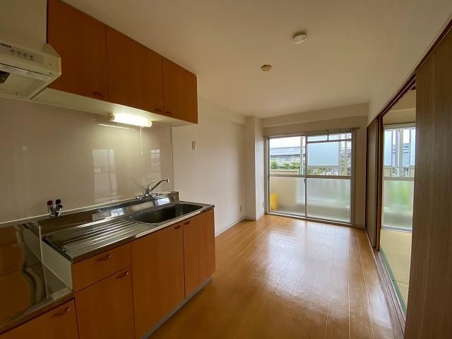 �y�����E���r���O�z�@