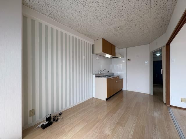 �y�����E���r���O�z�@