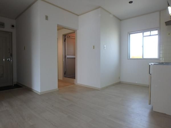 �y�����E���r���O�z�@