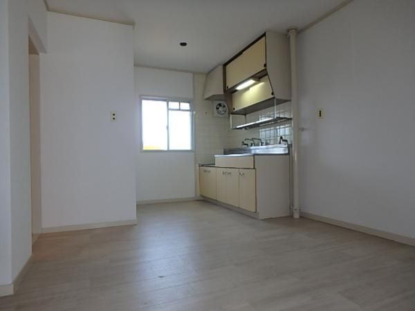 �y�����E���r���O�z�@